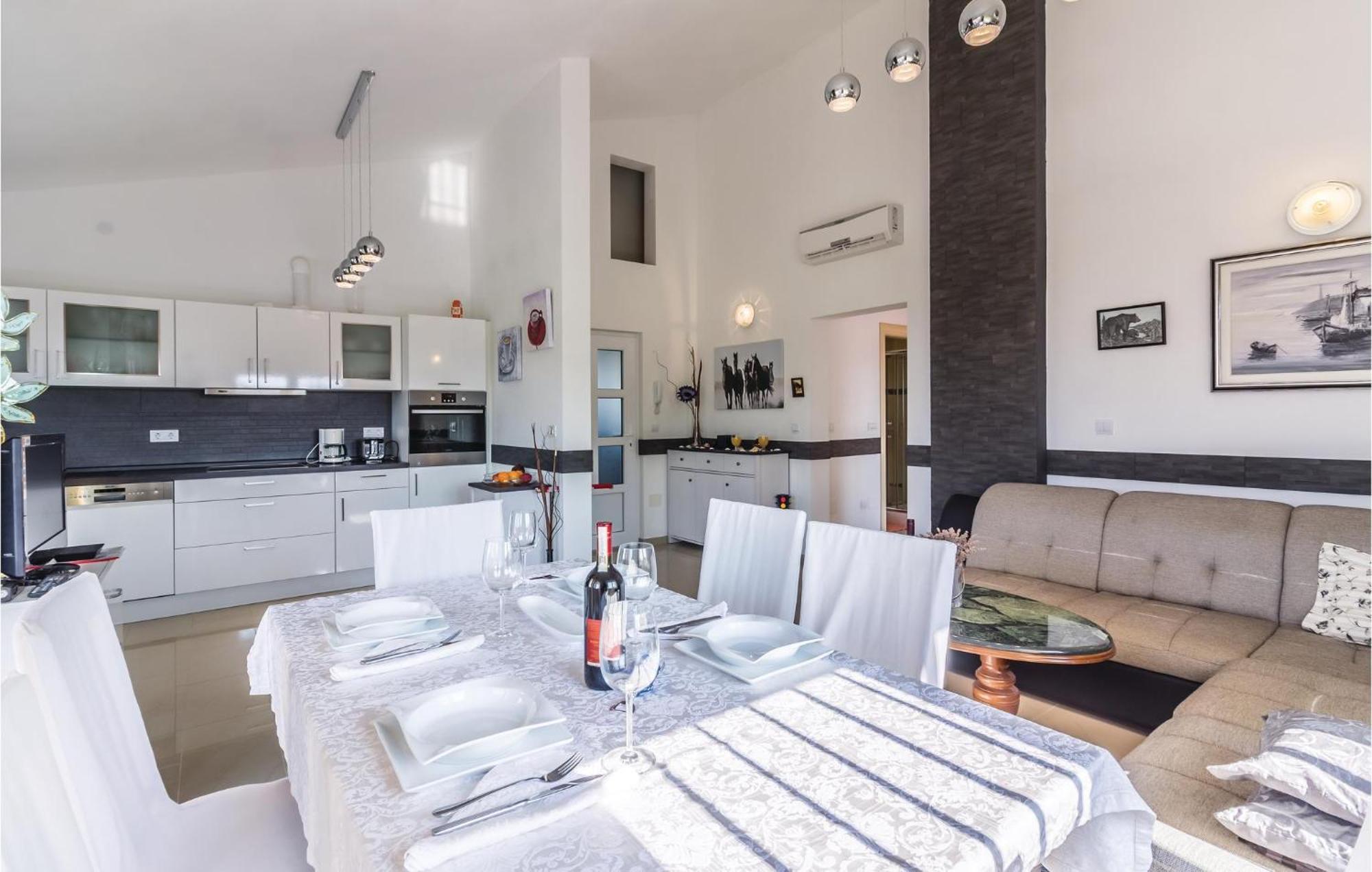 Two-Bedroom Apartment in Fažana Buitenkant foto